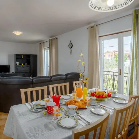 With Pool In Visnjan Vikendica