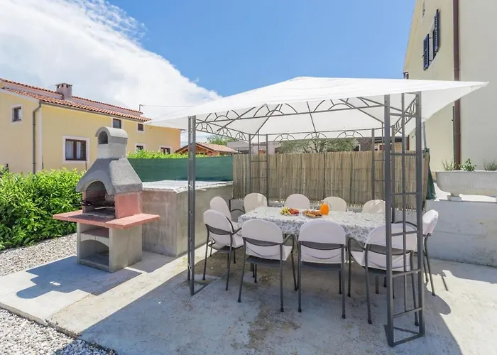 Holiday home With Pool In Visnjan *