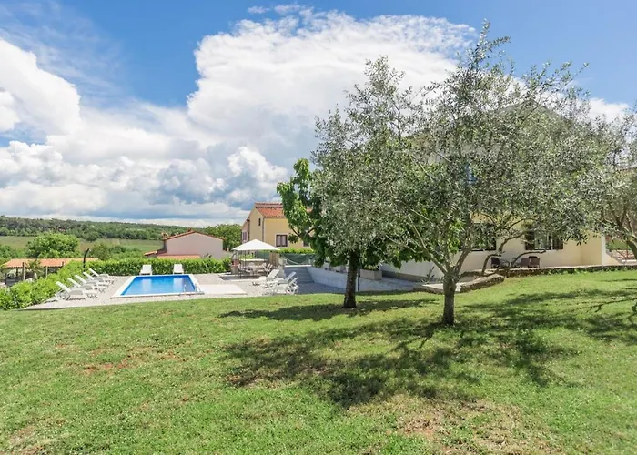 בית נופש With Pool In Visnjan *