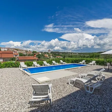 Holiday home With Pool In Visnjan *