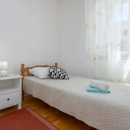 Holiday Home With Heated Pool In Visnjan Farini