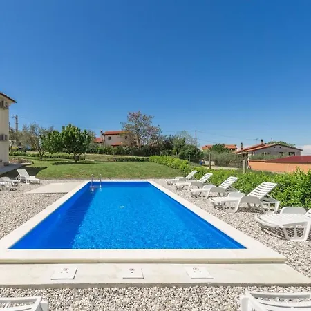With Pool In Visnjan Holiday home