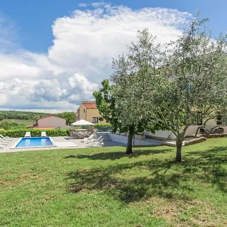 Holiday home With Pool In Visnjan *