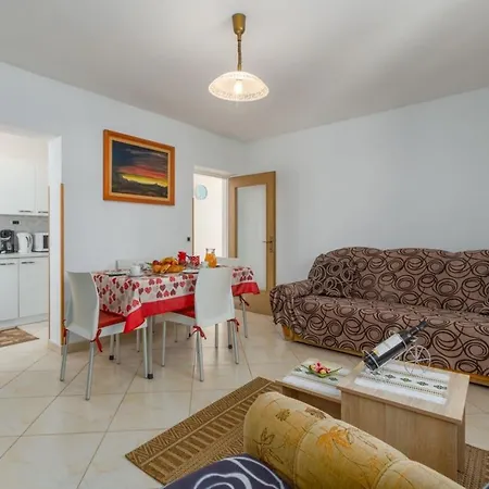 Holiday Home With Heated Pool In Visnjan