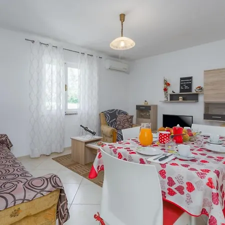 בית נופש With Pool In Visnjan Farini