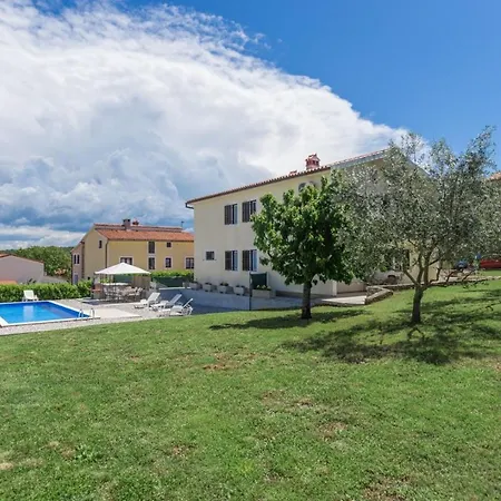 Holiday Home With Heated Pool In Visnjan * Farini