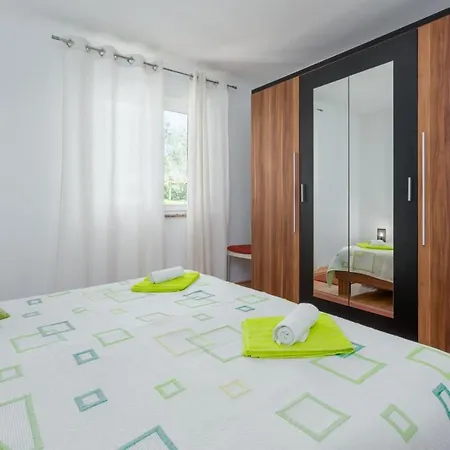 Holiday Home With Heated Pool In Visnjan *