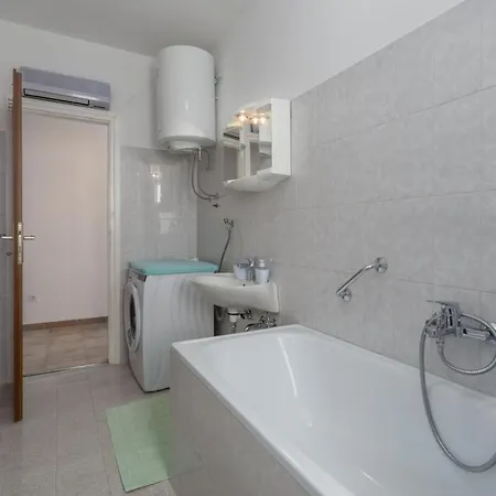 בית נופש With Pool In Visnjan *