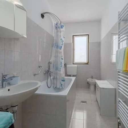 בית נופש With Pool In Visnjan *